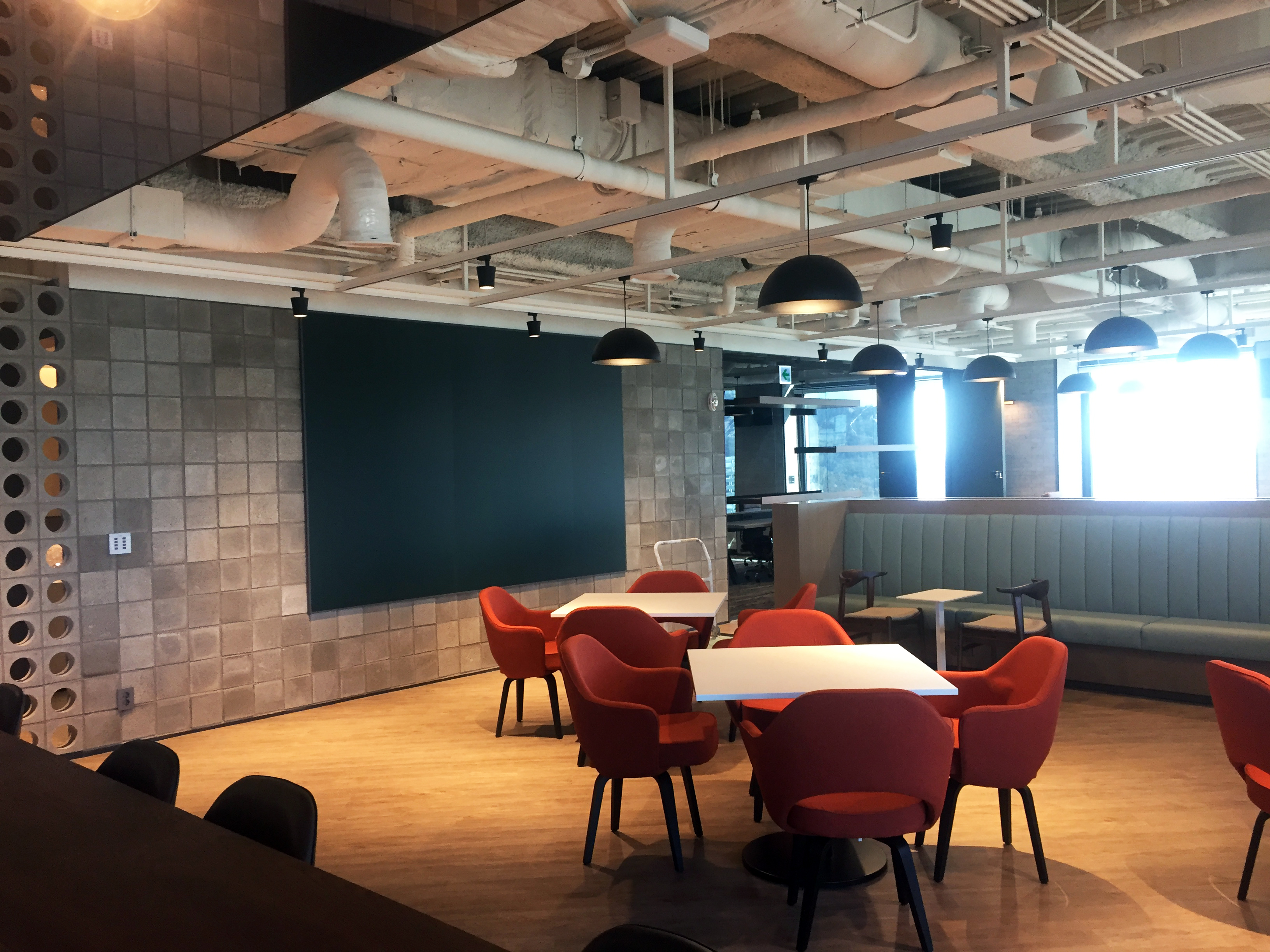 LOCKER,LOUNGE,MEETING ROOM,PHONE ROOM,STORAGE