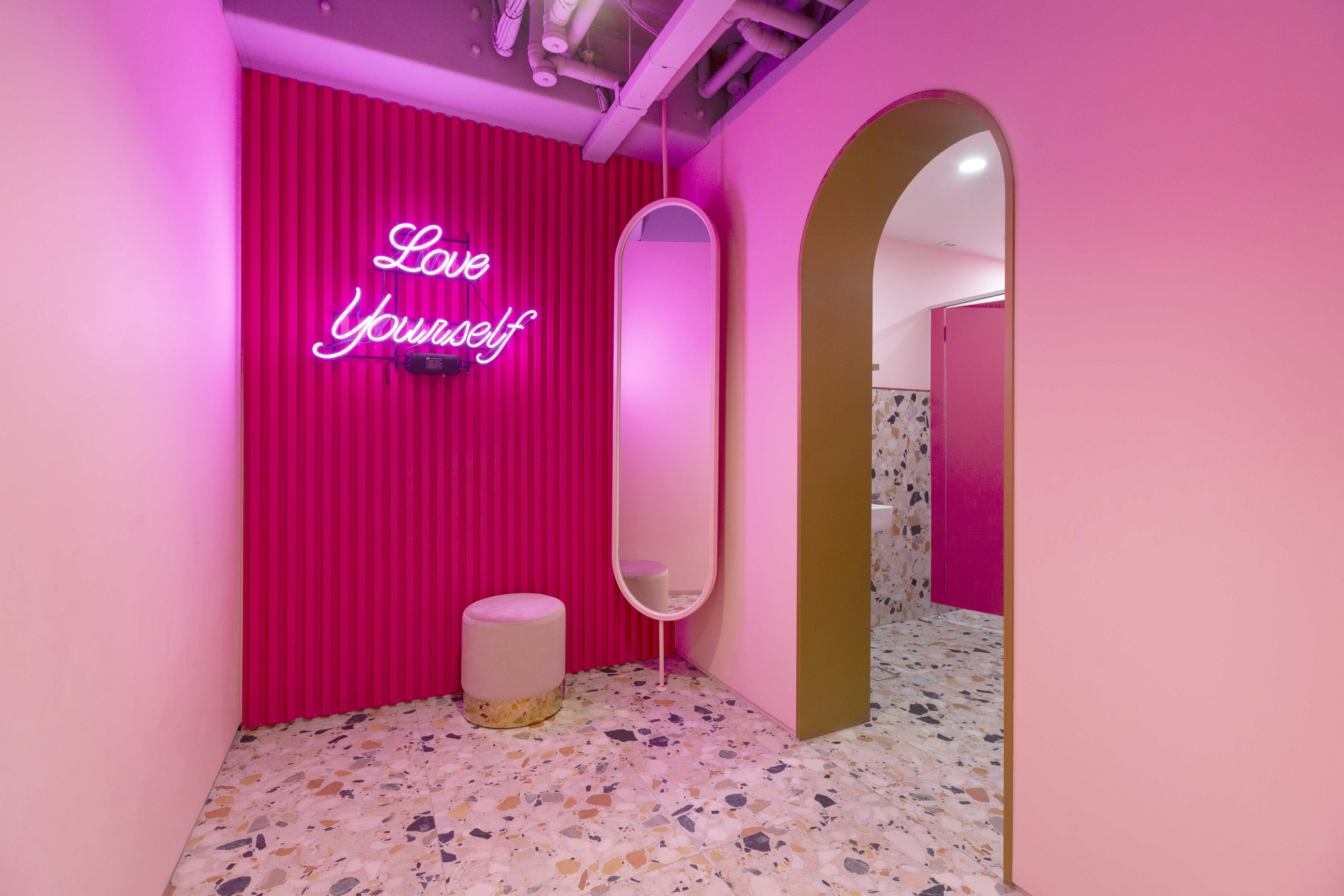 POWDER ROOM